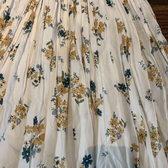 JessaKae White and Yellow Floral women’s Dress - Picture 4 of 4